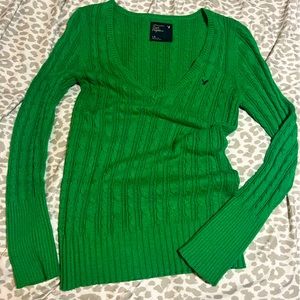 Kelly green AE sweater, size L